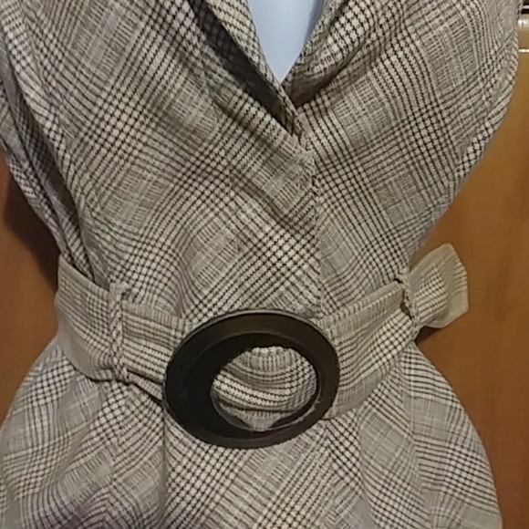 Guess - Picture 2 of 4